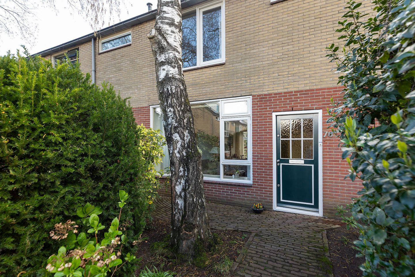 Well-maintained terraced house with 4 bedrooms in quiet courtyard location — 25