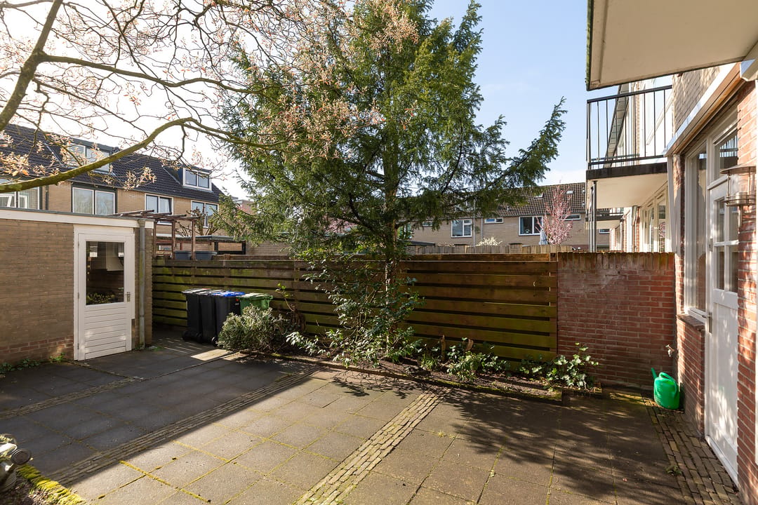 Well-maintained terraced house with 4 bedrooms in quiet courtyard location — 23