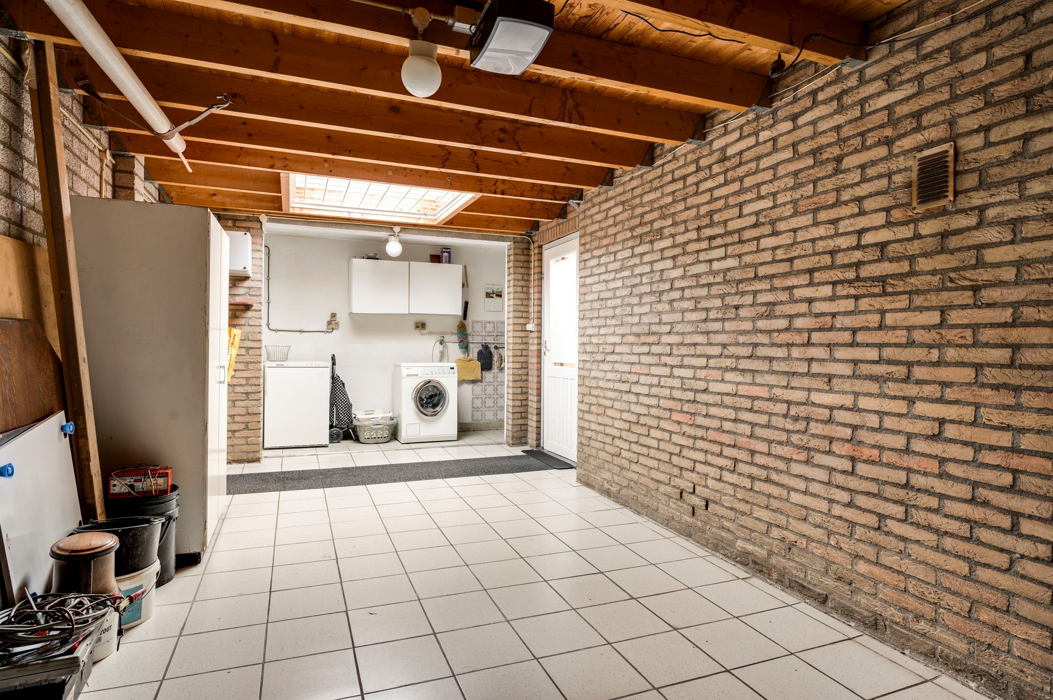 Spacious Semi-Detached Home with Office Space in Nederweert — 25