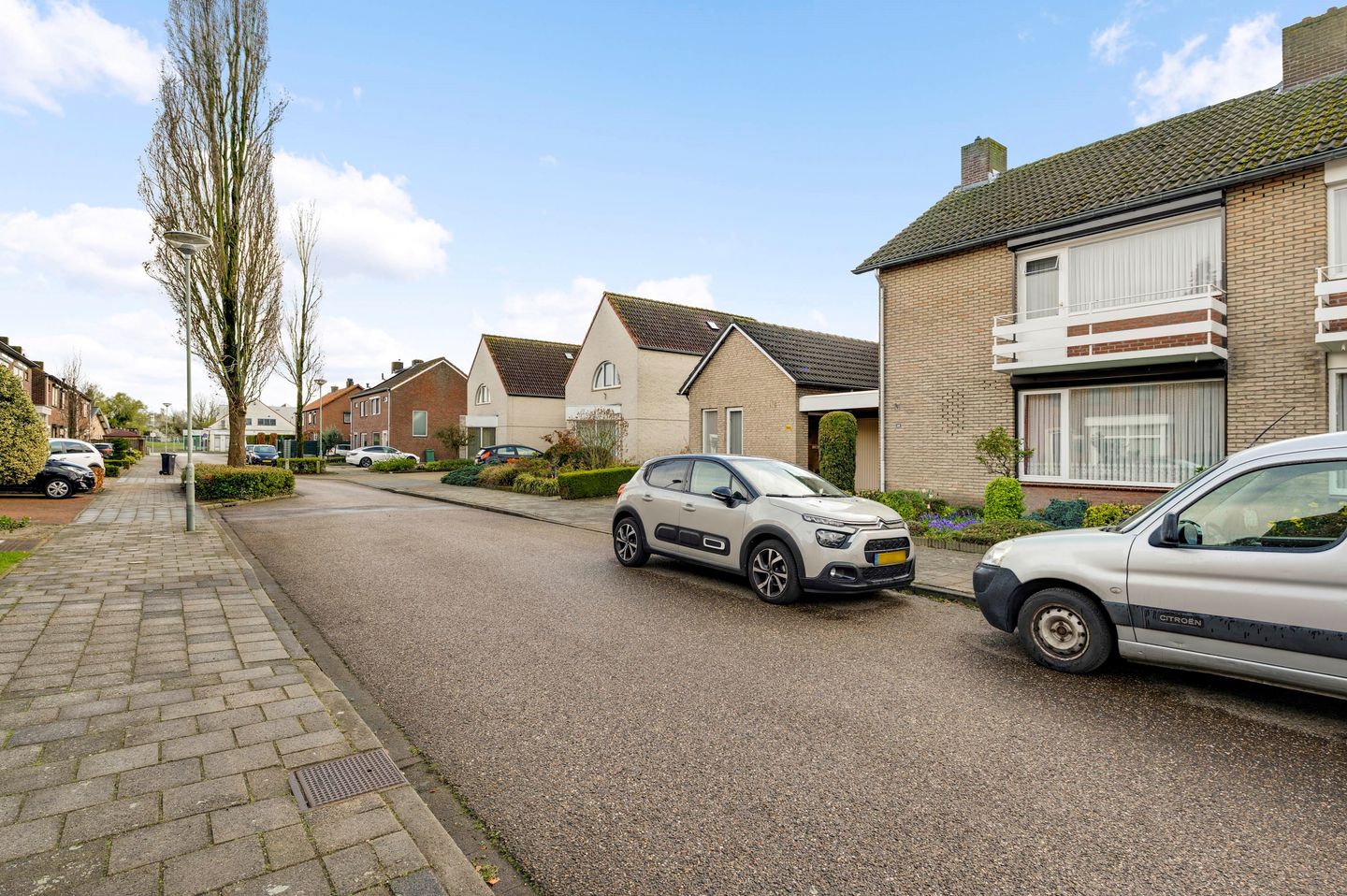 Spacious Semi-Detached Home with Office Space in Nederweert — 43