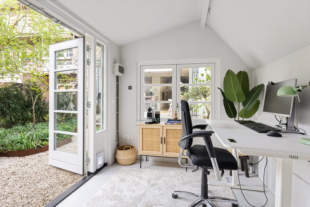 High-end renovated ground floor apartment with sunny garden and garden house in Hoofddorppleinbuurt — 24