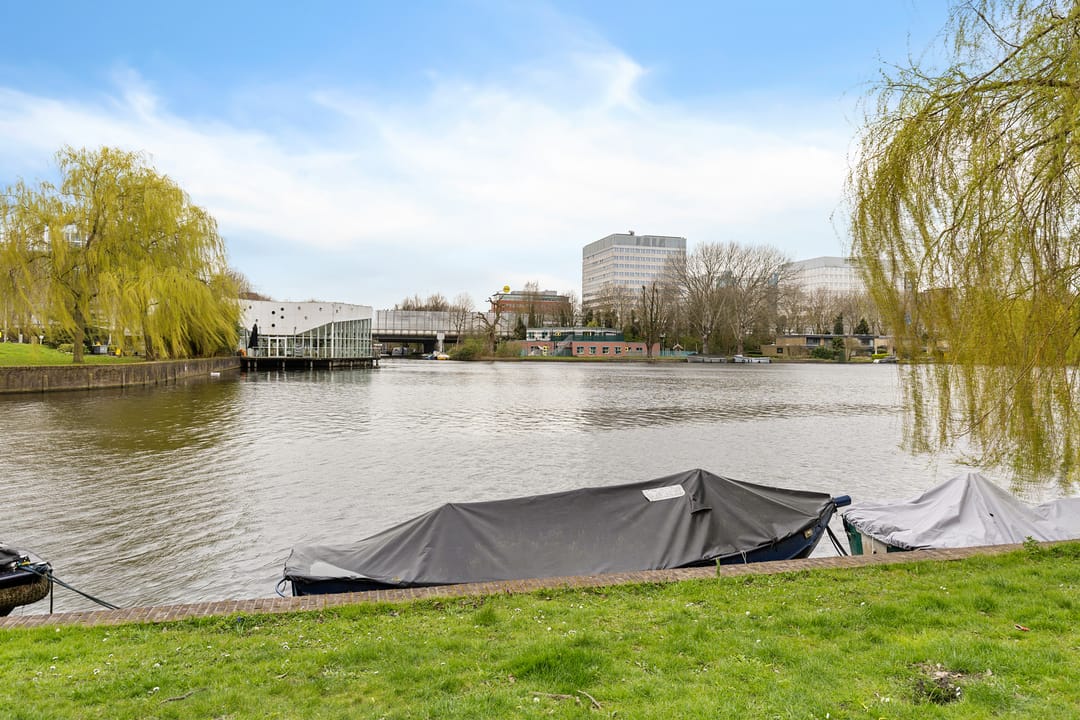 High-end renovated ground floor apartment with sunny garden and garden house in Hoofddorppleinbuurt — 40