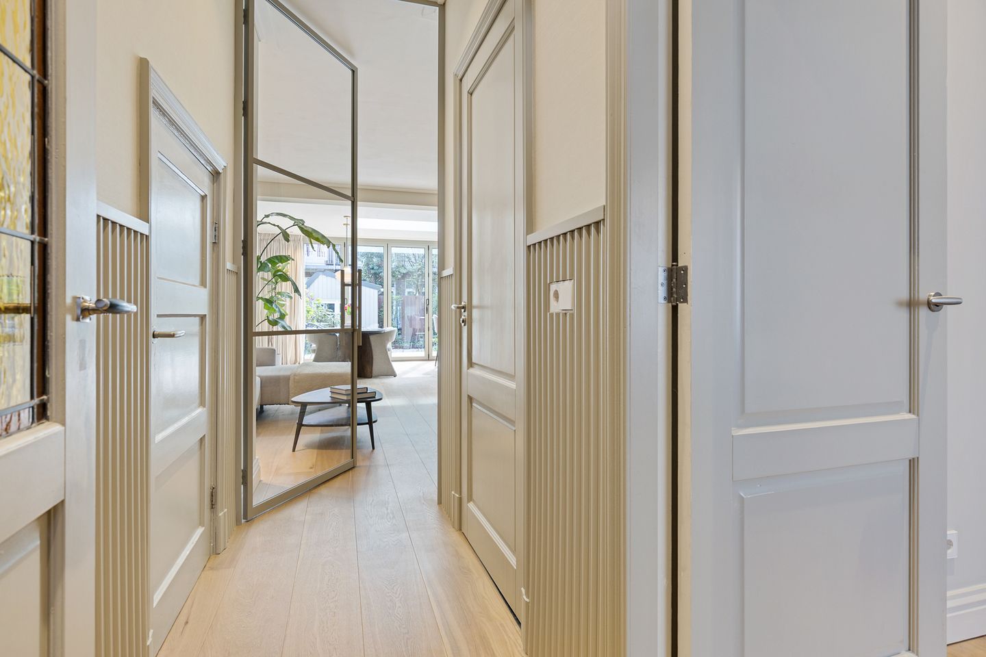 High-end renovated ground floor apartment with sunny garden and garden house in Hoofddorppleinbuurt — 27