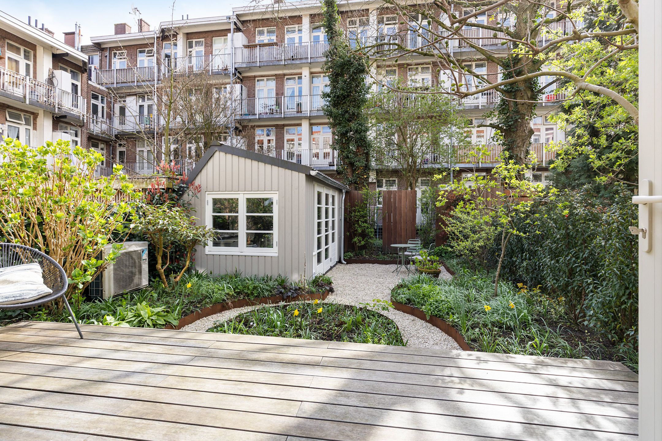 High-end renovated ground floor apartment with sunny garden and garden house in Hoofddorppleinbuurt — 19