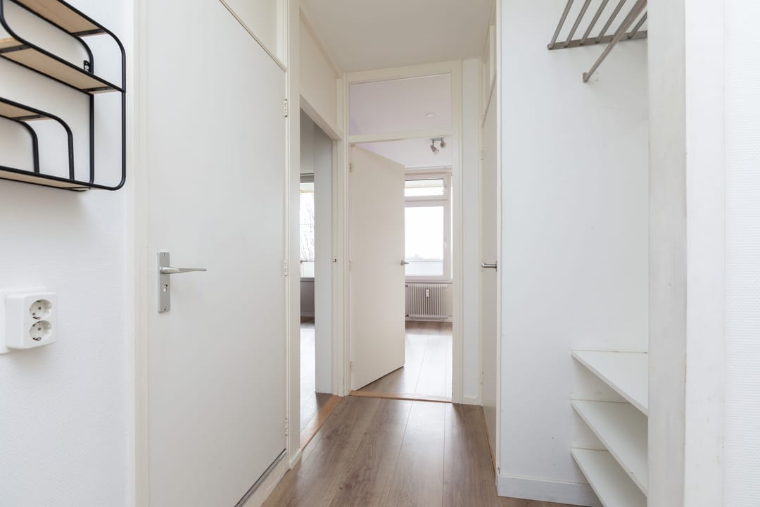 Modernized apartment with panoramic views and southwest-facing balcony — 14