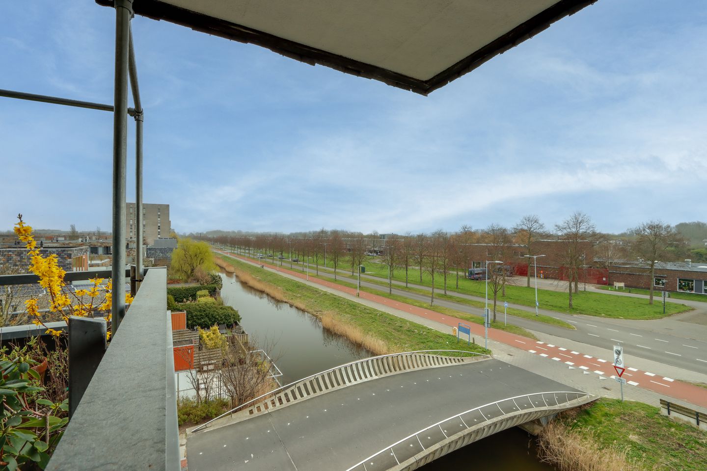 Light and Fully Renovated Apartment with Two Balconies in Hoofddorp Floriande West — 35