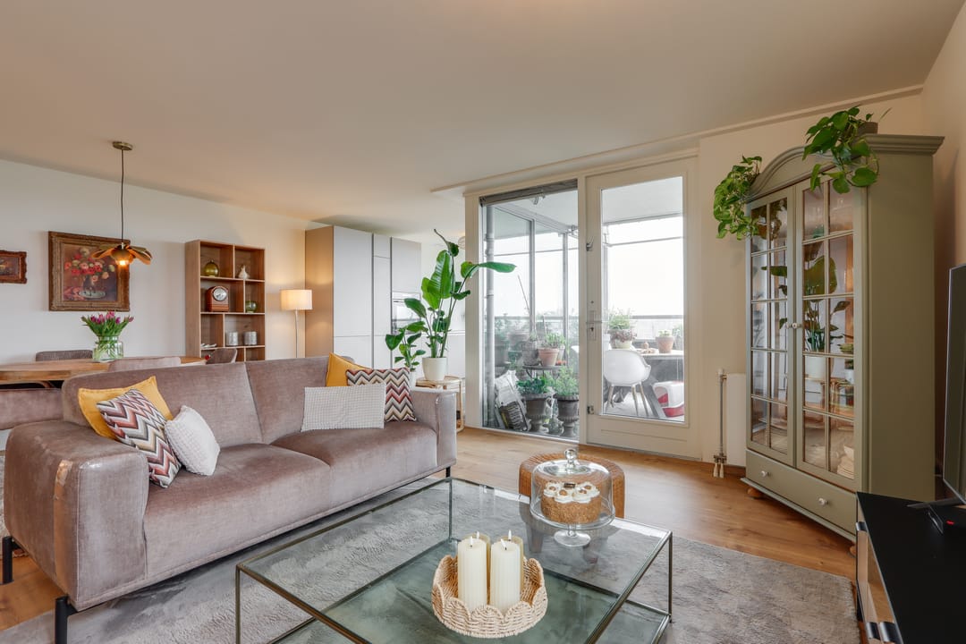 Light and Fully Renovated Apartment with Two Balconies in Hoofddorp Floriande West — 13