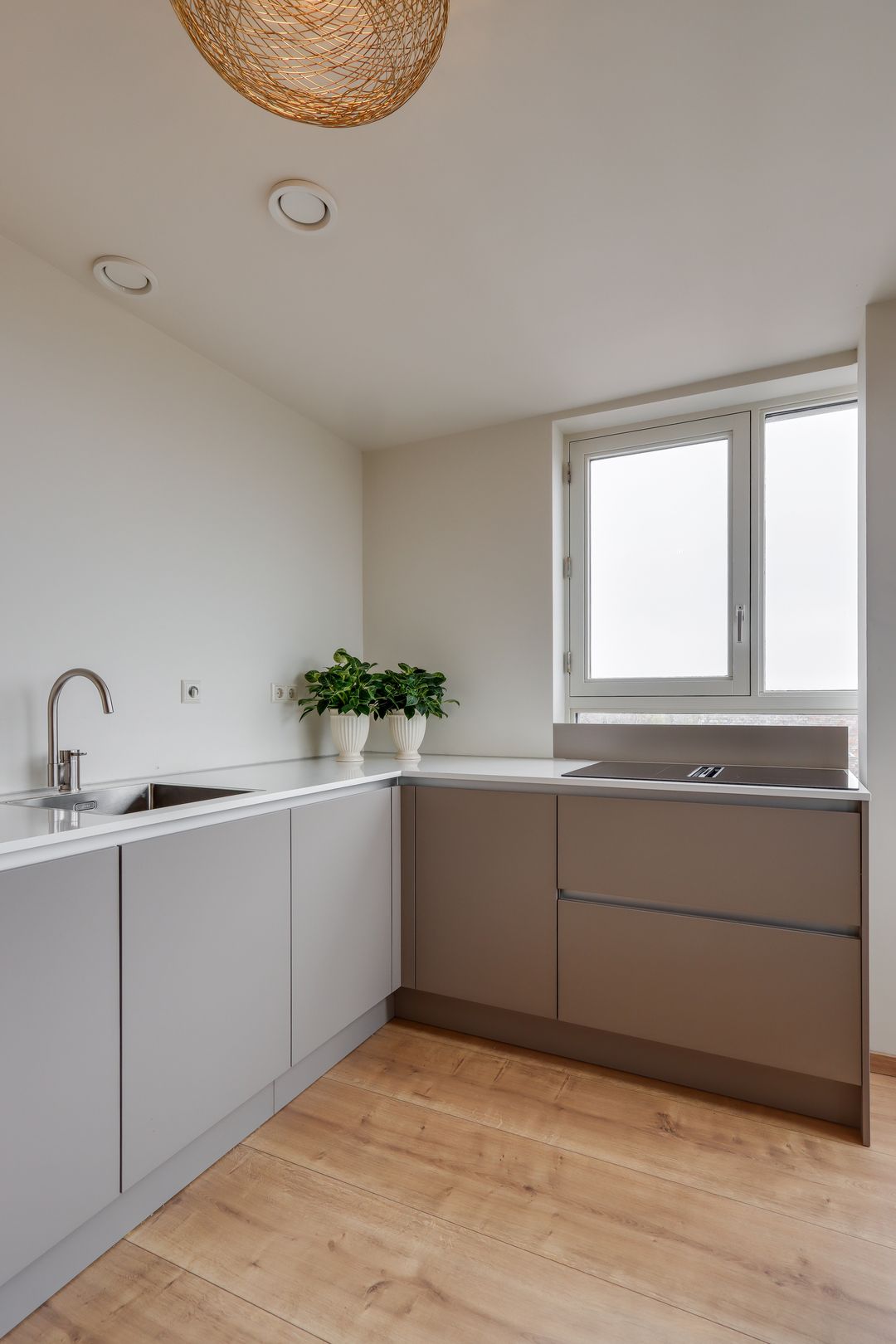 Light and Fully Renovated Apartment with Two Balconies in Hoofddorp Floriande West — 17