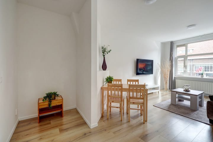 Photo 4 of Naarderstraat 155