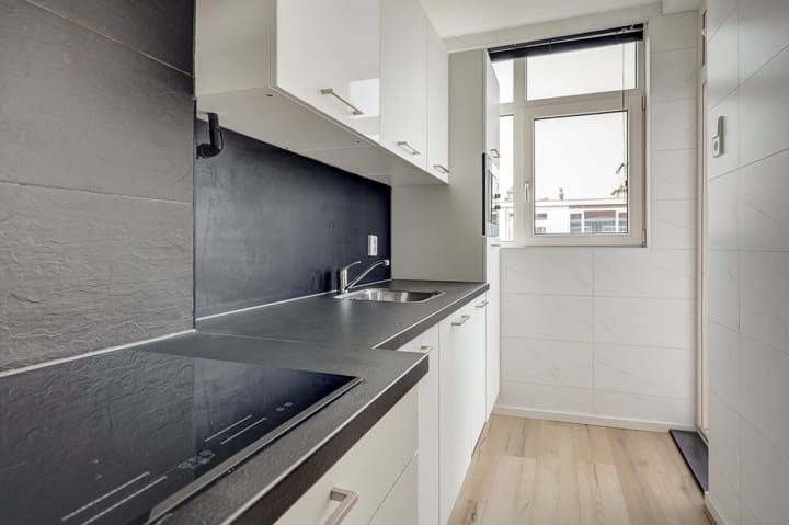 Photo 2 of Naarderstraat 155