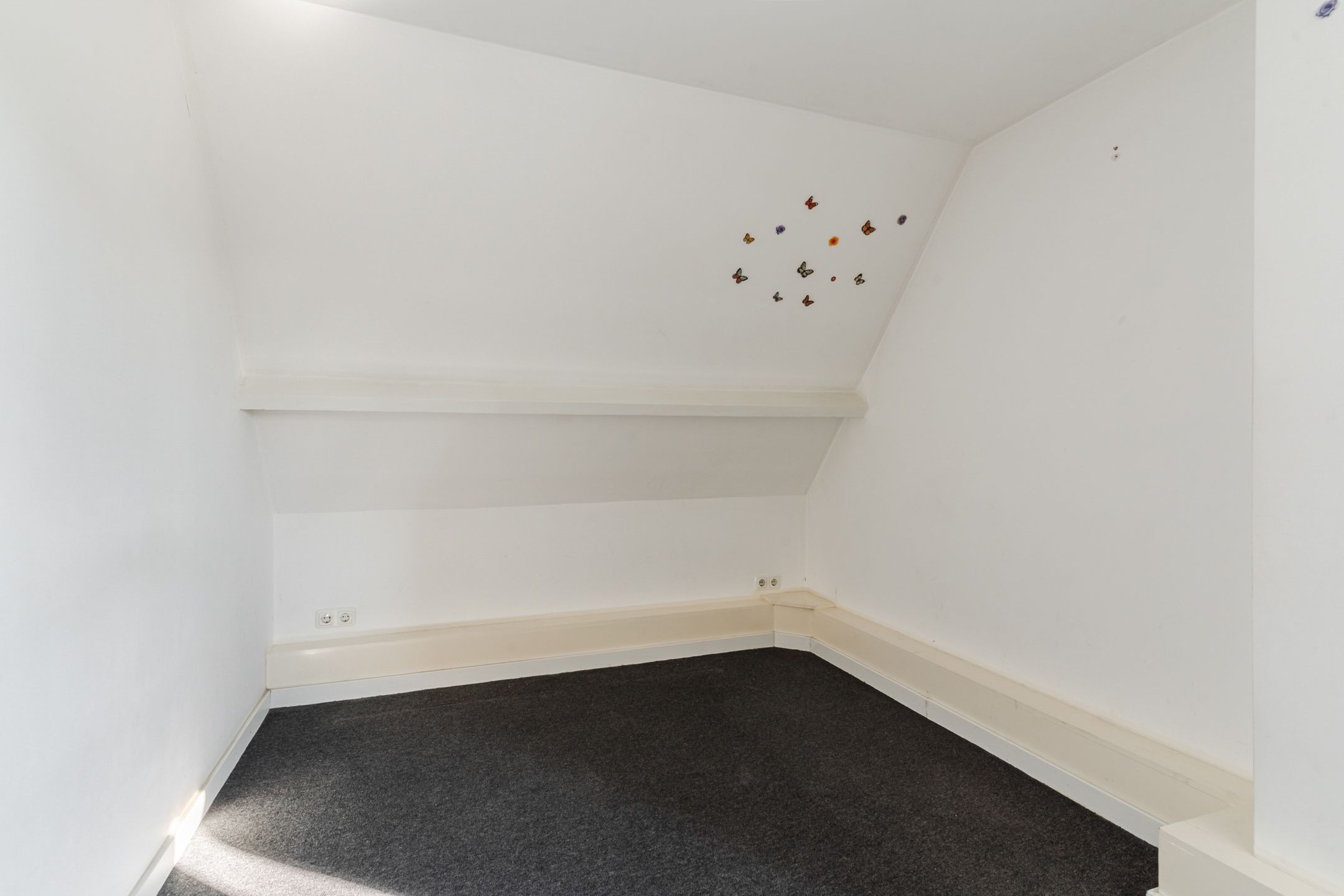 Semi-Detached Home with Garage and Renovation Potential in Zeeland — 29