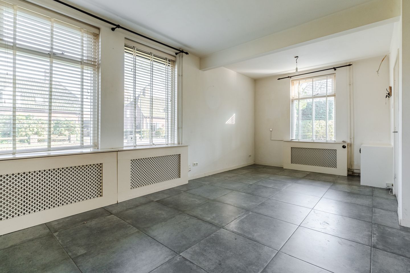 Semi-Detached Home with Garage and Renovation Potential in Zeeland — 12