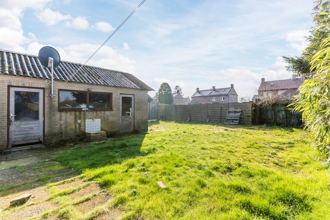 Semi-Detached Home with Garage and Renovation Potential in Zeeland — 34