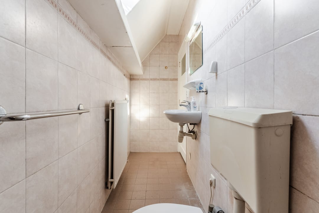Semi-Detached Home with Garage and Renovation Potential in Zeeland — 25
