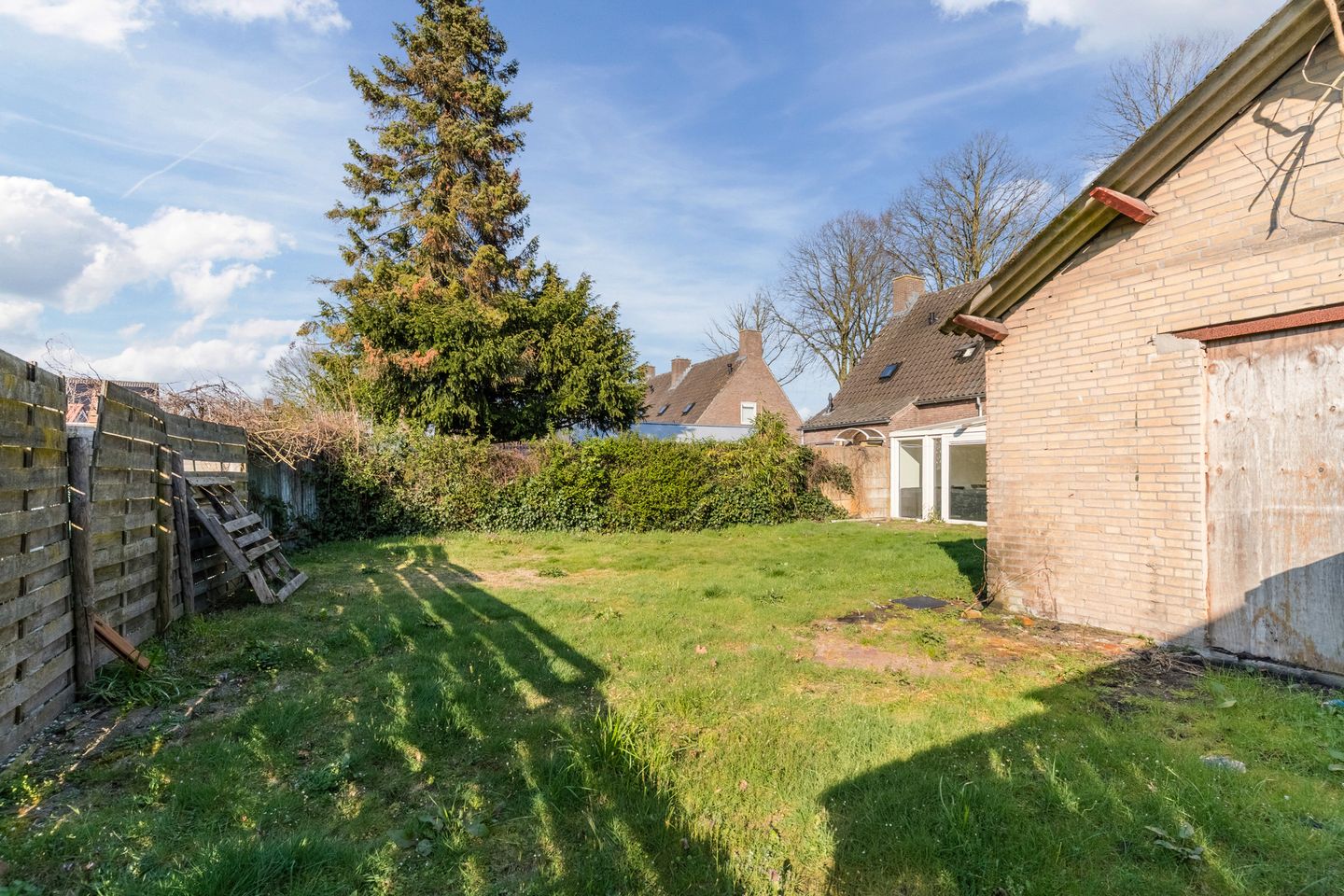 Semi-Detached Home with Garage and Renovation Potential in Zeeland — 36