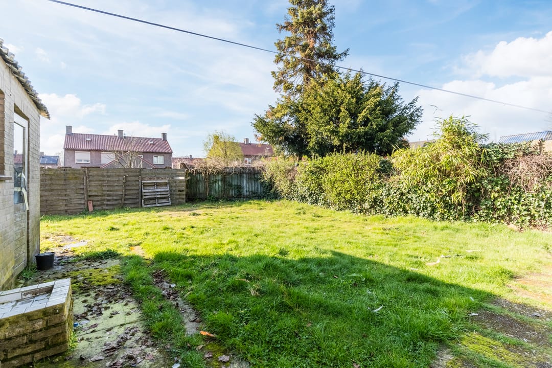 Semi-Detached Home with Garage and Renovation Potential in Zeeland — 33