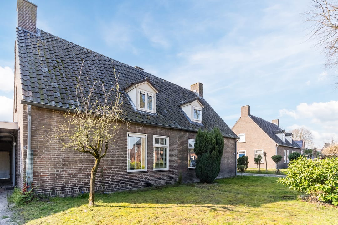 Semi-Detached Home with Garage and Renovation Potential in Zeeland — 42