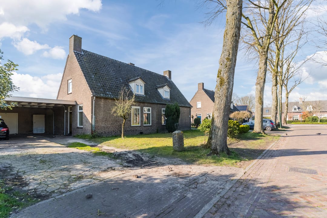 Semi-Detached Home with Garage and Renovation Potential in Zeeland — 43