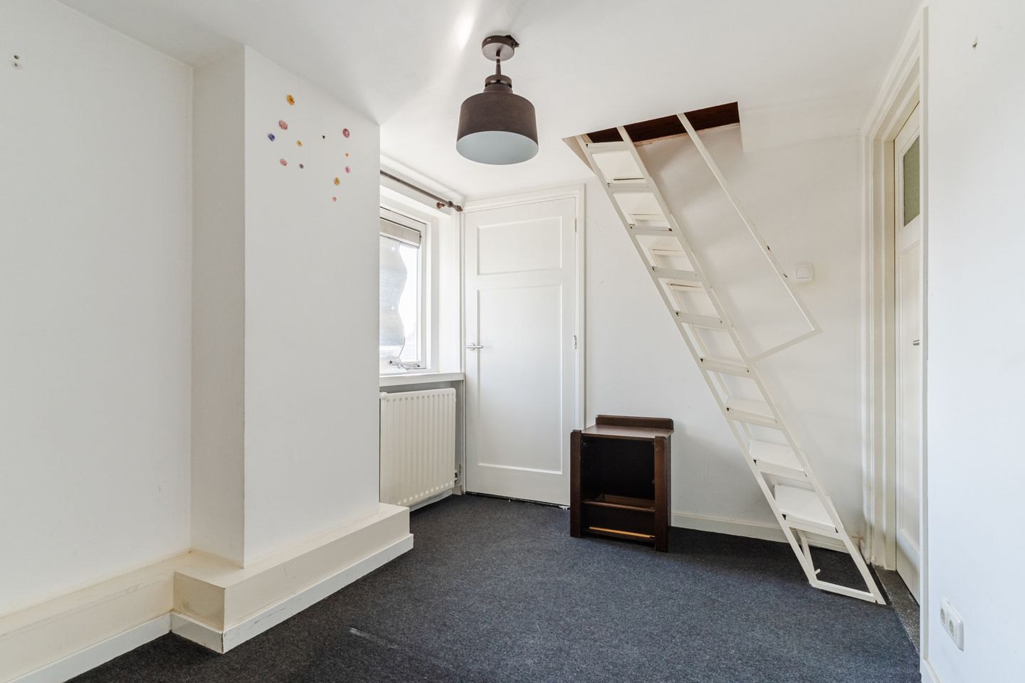 Semi-Detached Home with Garage and Renovation Potential in Zeeland — 30