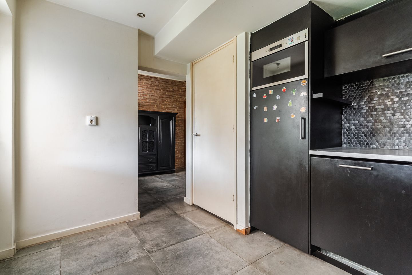 Semi-Detached Home with Garage and Renovation Potential in Zeeland — 17