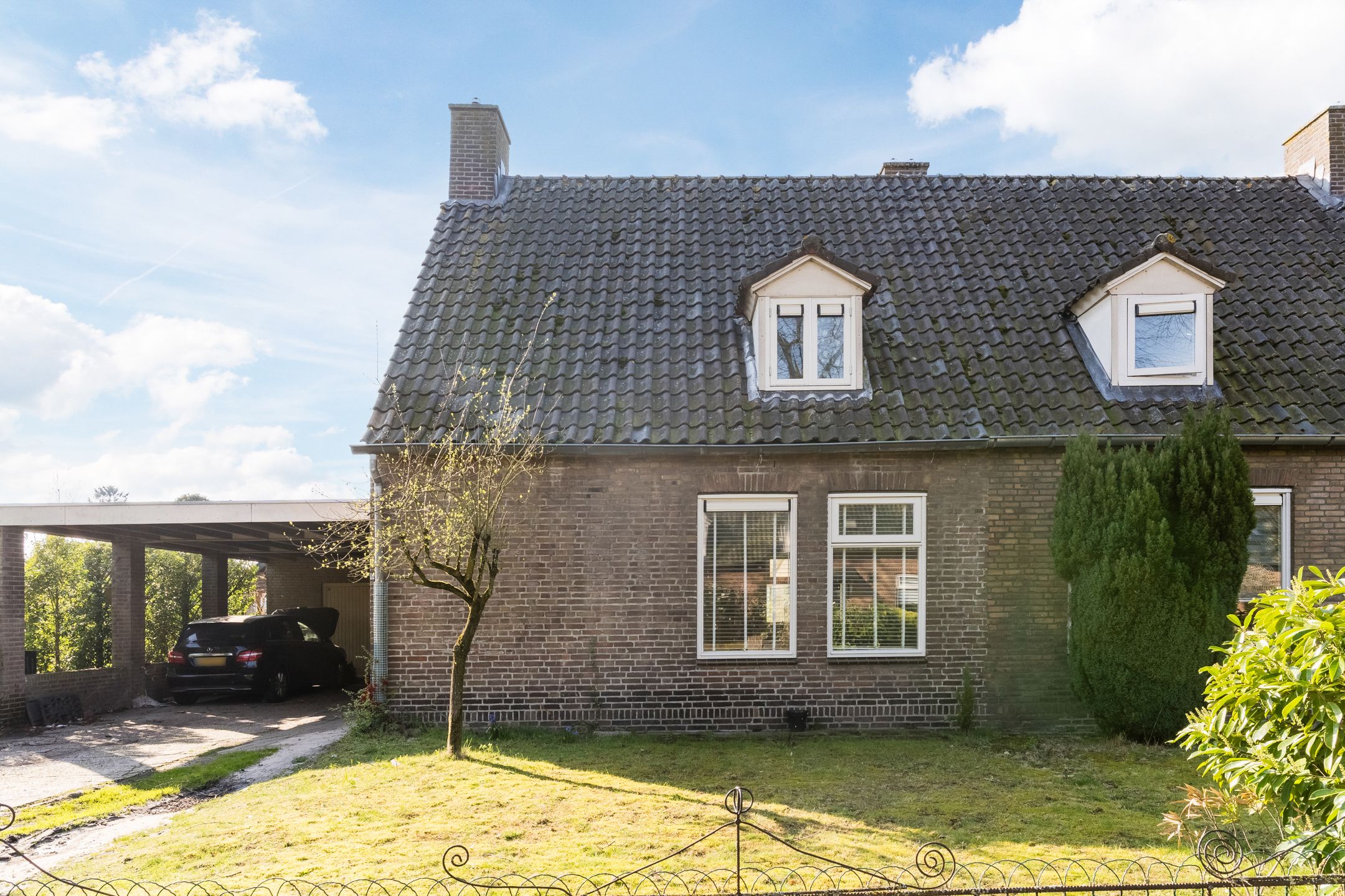 Semi-Detached Home with Garage and Renovation Potential in Zeeland — 41