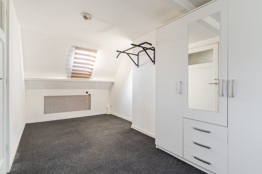 Semi-Detached Home with Garage and Renovation Potential in Zeeland — 28