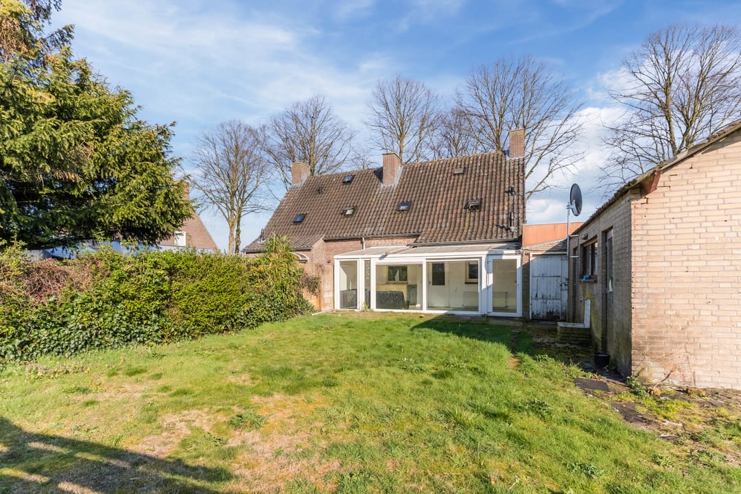 Semi-Detached Home with Garage and Renovation Potential in Zeeland — 37