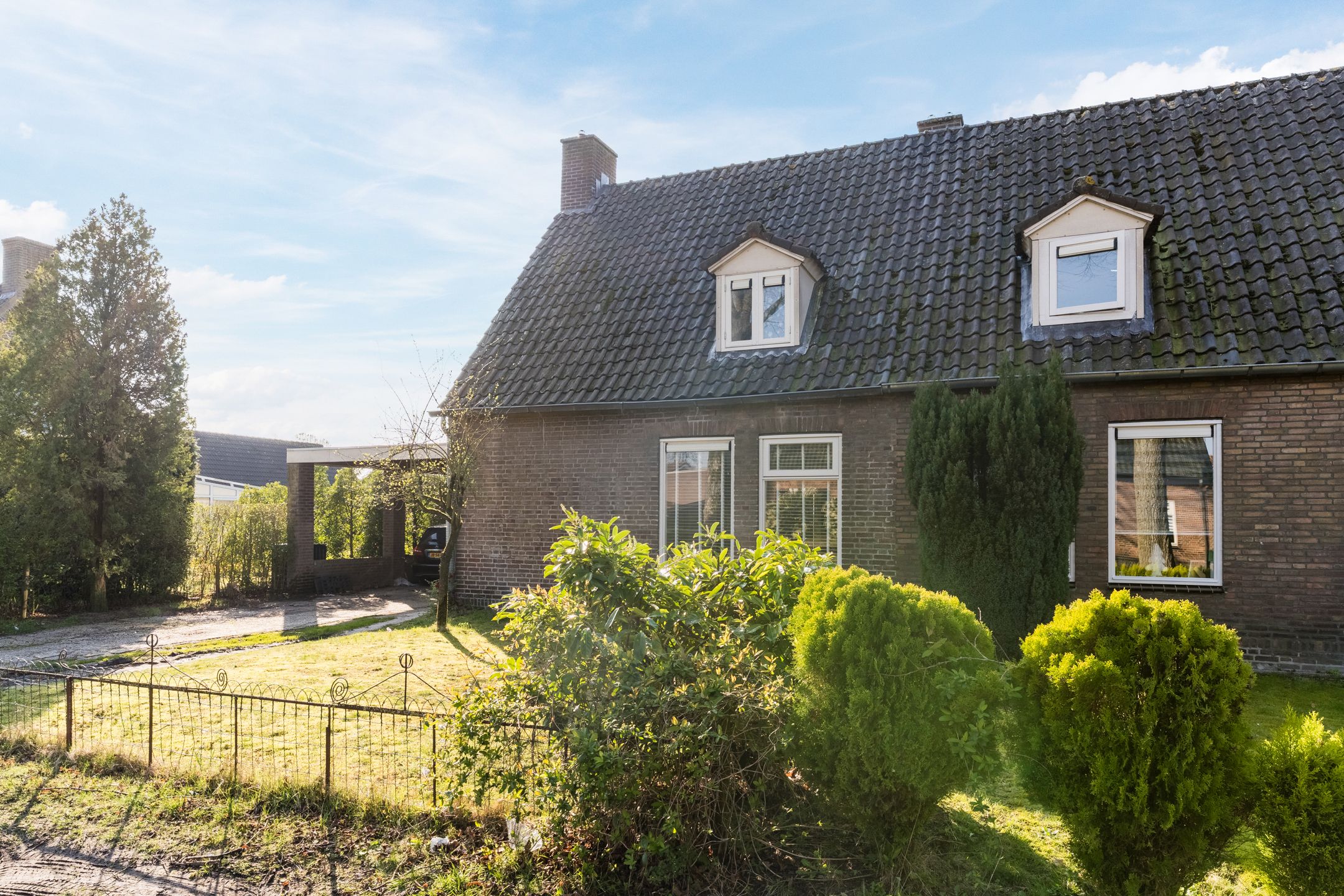 Semi-Detached Home with Garage and Renovation Potential in Zeeland — 44