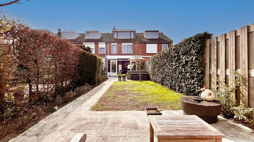 Well-maintained family home in peaceful Bijdorp with sunny garden — 26