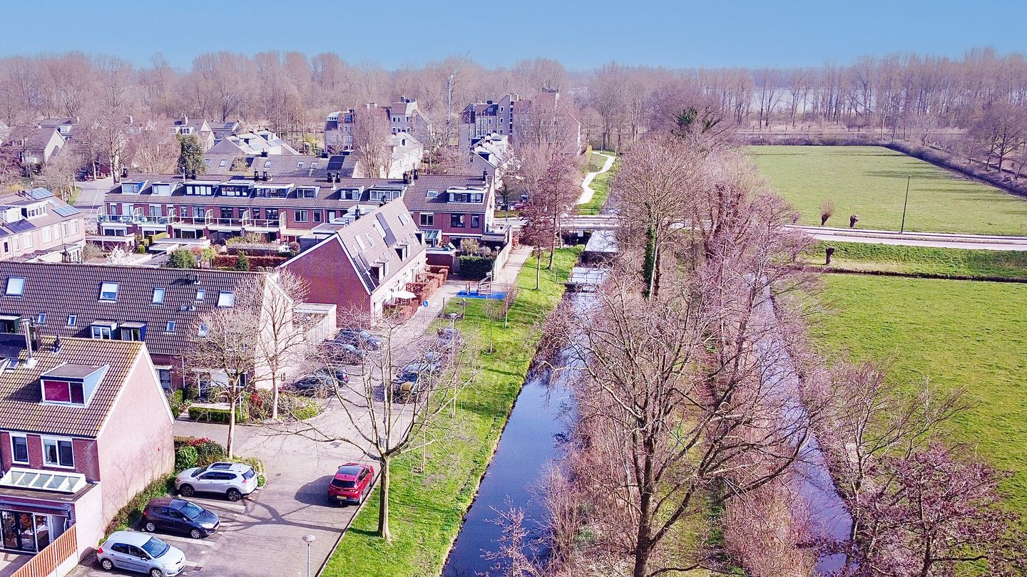 Well-maintained family home in peaceful Bijdorp with sunny garden — 49