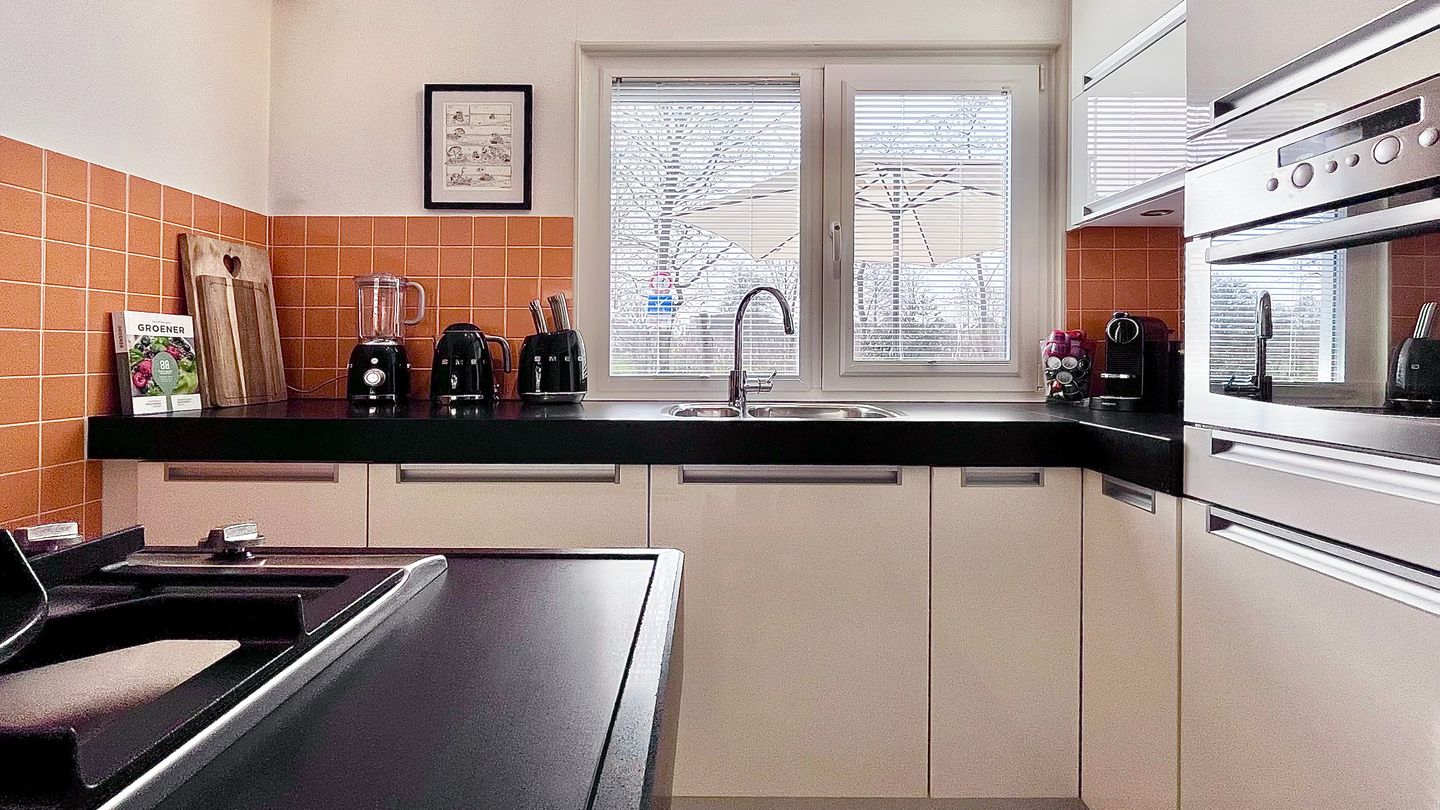 Well-maintained family home in peaceful Bijdorp with sunny garden — 14