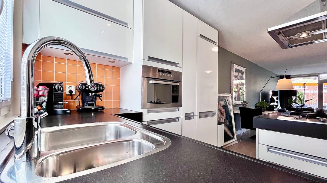 Well-maintained family home in peaceful Bijdorp with sunny garden — 17