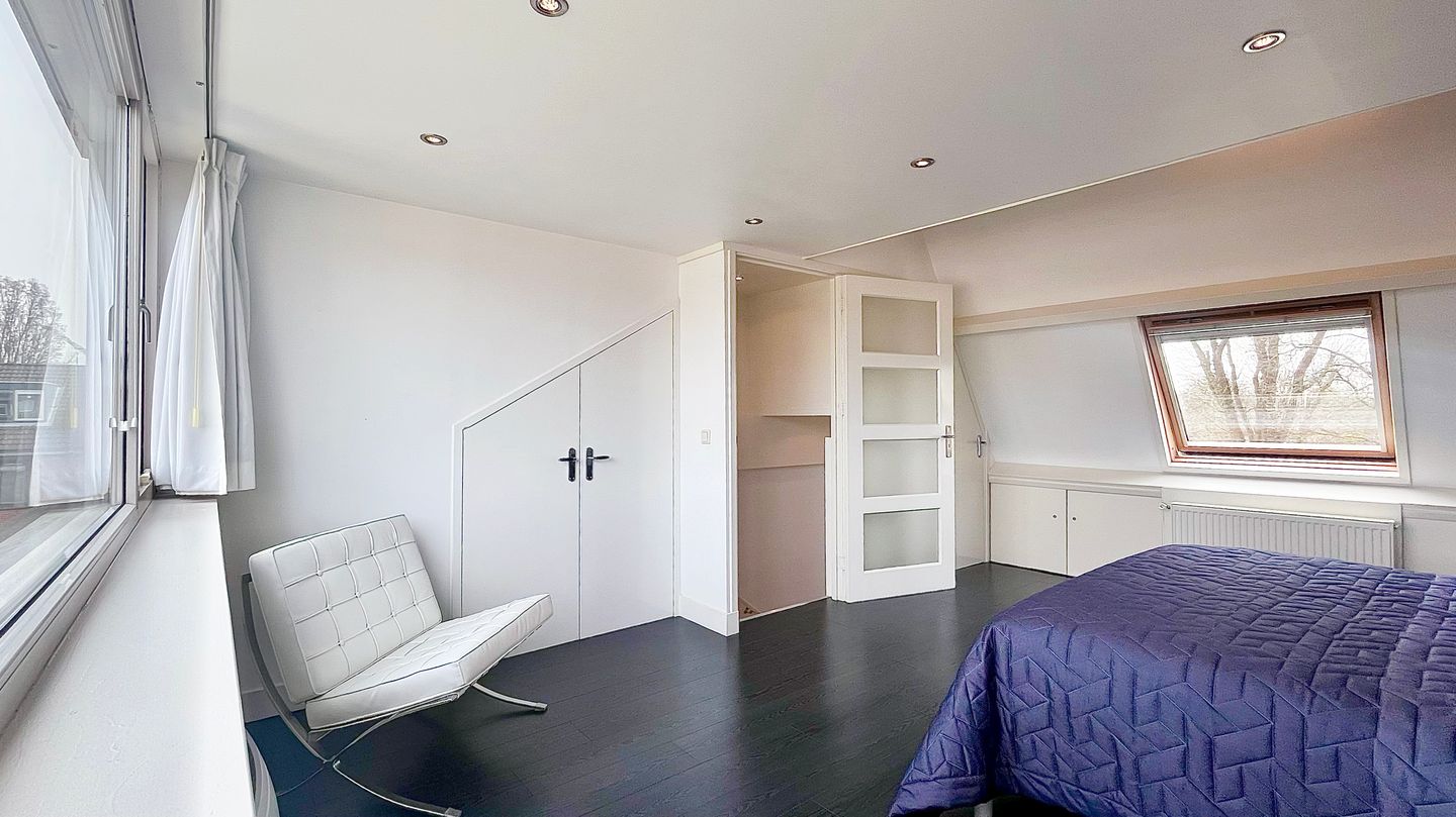 Well-maintained family home in peaceful Bijdorp with sunny garden — 44