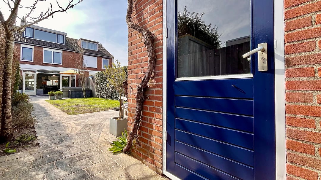 Well-maintained family home in peaceful Bijdorp with sunny garden — 28