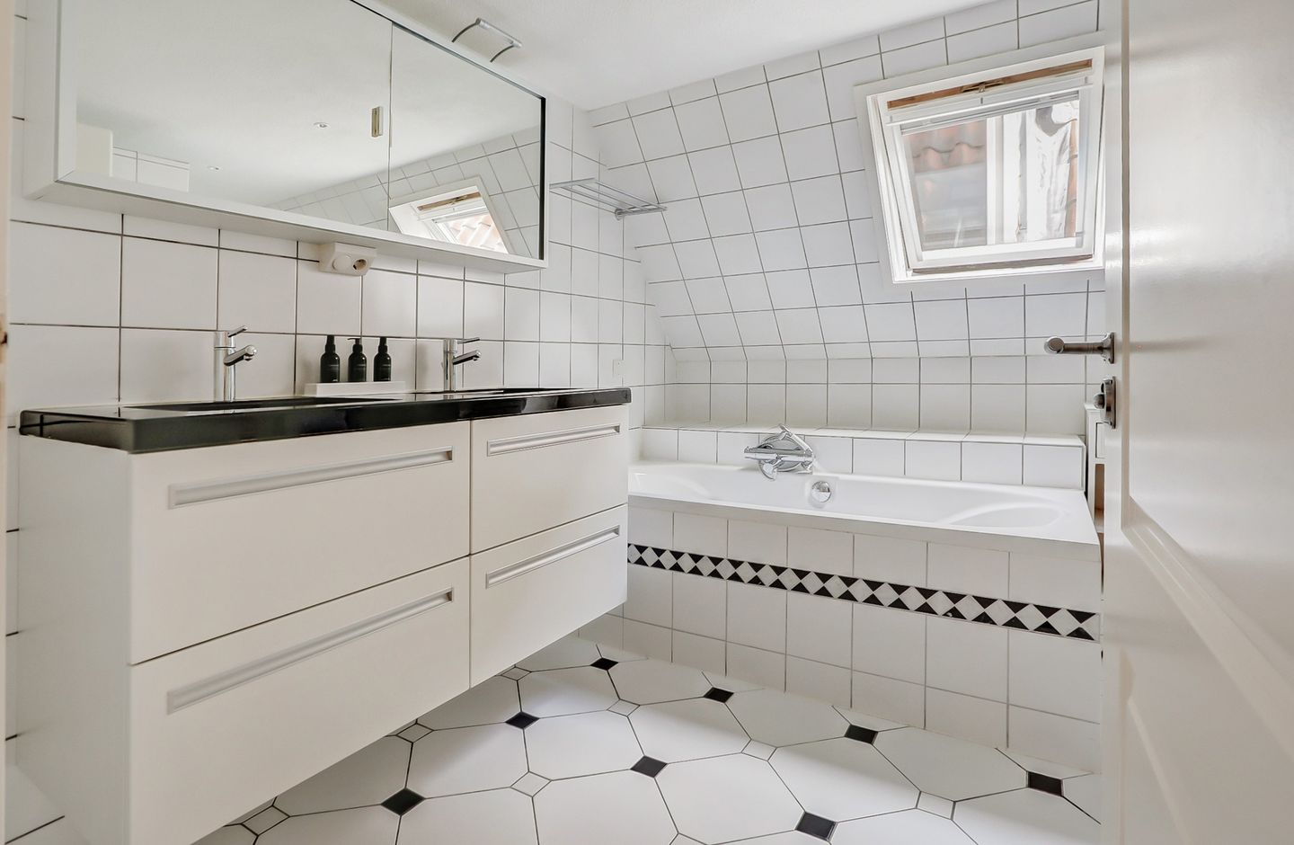 Charming Double Upper House in Historic Leiden Centre with South-Facing Roof Terrace — 20