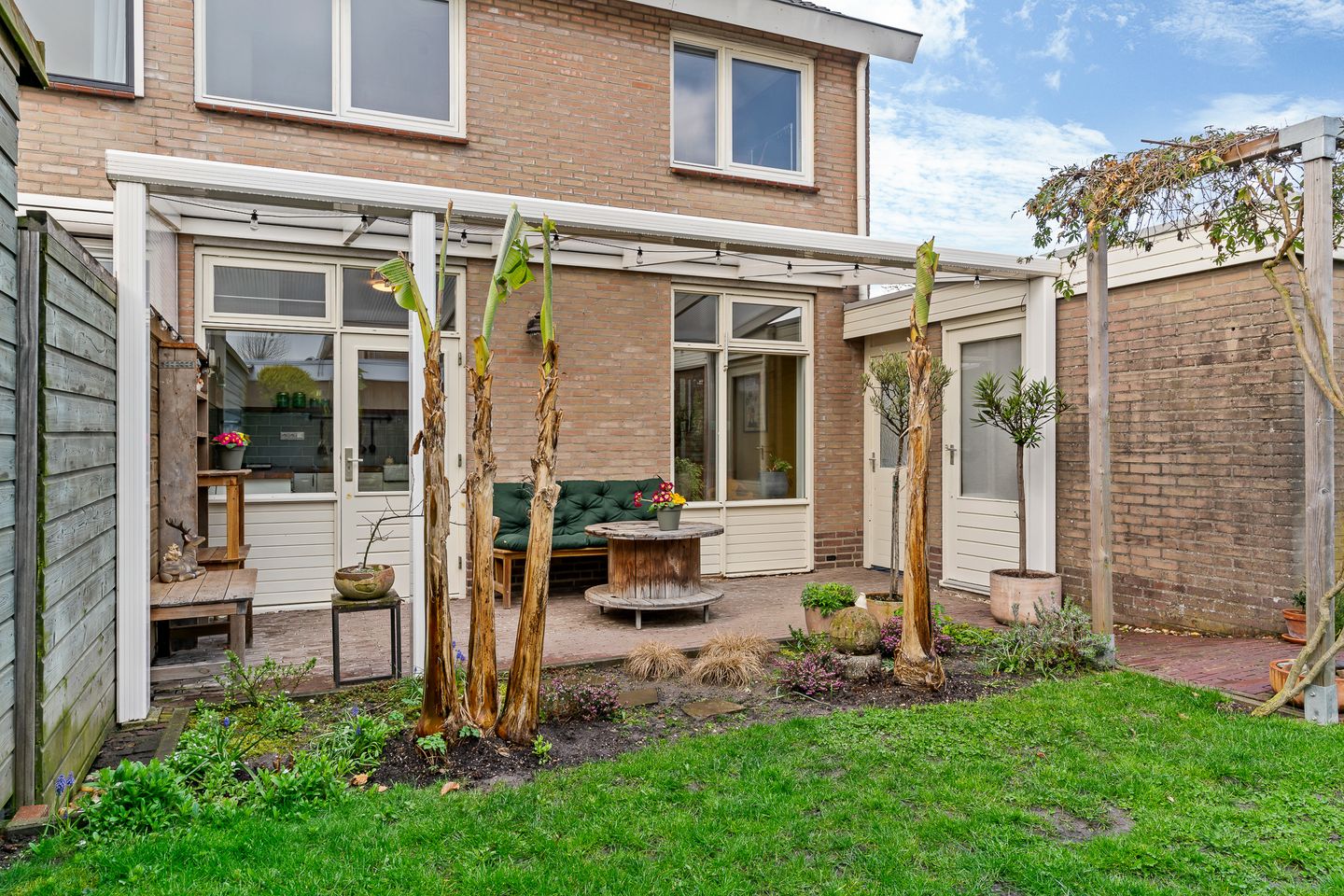 Modernized Semi-Detached Home with Veranda, Carport and Private Driveway in Quiet Location — 28