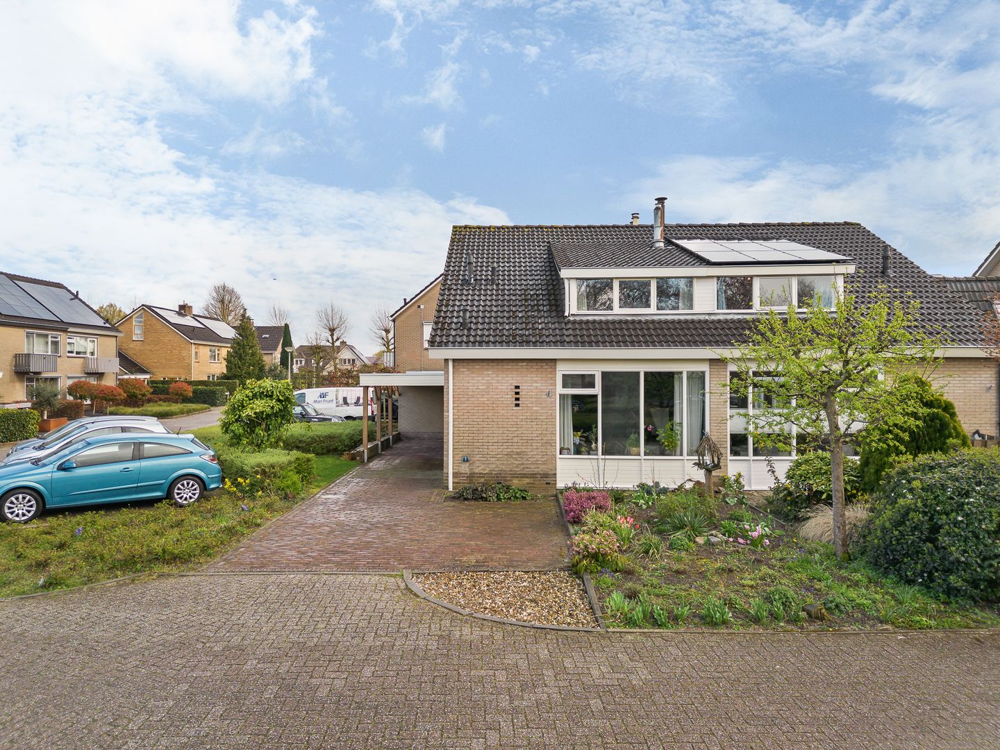 Modernized Semi-Detached Home with Veranda, Carport and Private Driveway in Quiet Location — 33