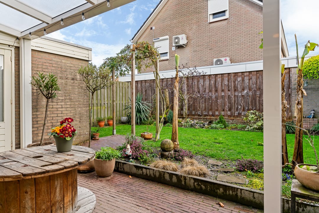 Modernized Semi-Detached Home with Veranda, Carport and Private Driveway in Quiet Location — 25