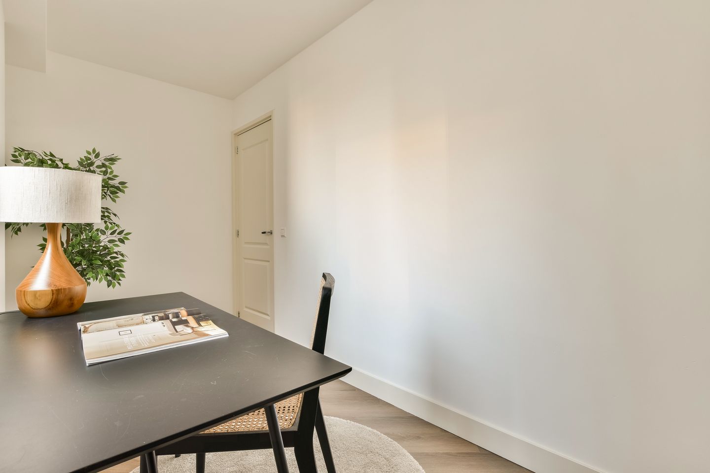 Bright Corner Apartment with Sarphatipark Views in De Pijp — 19