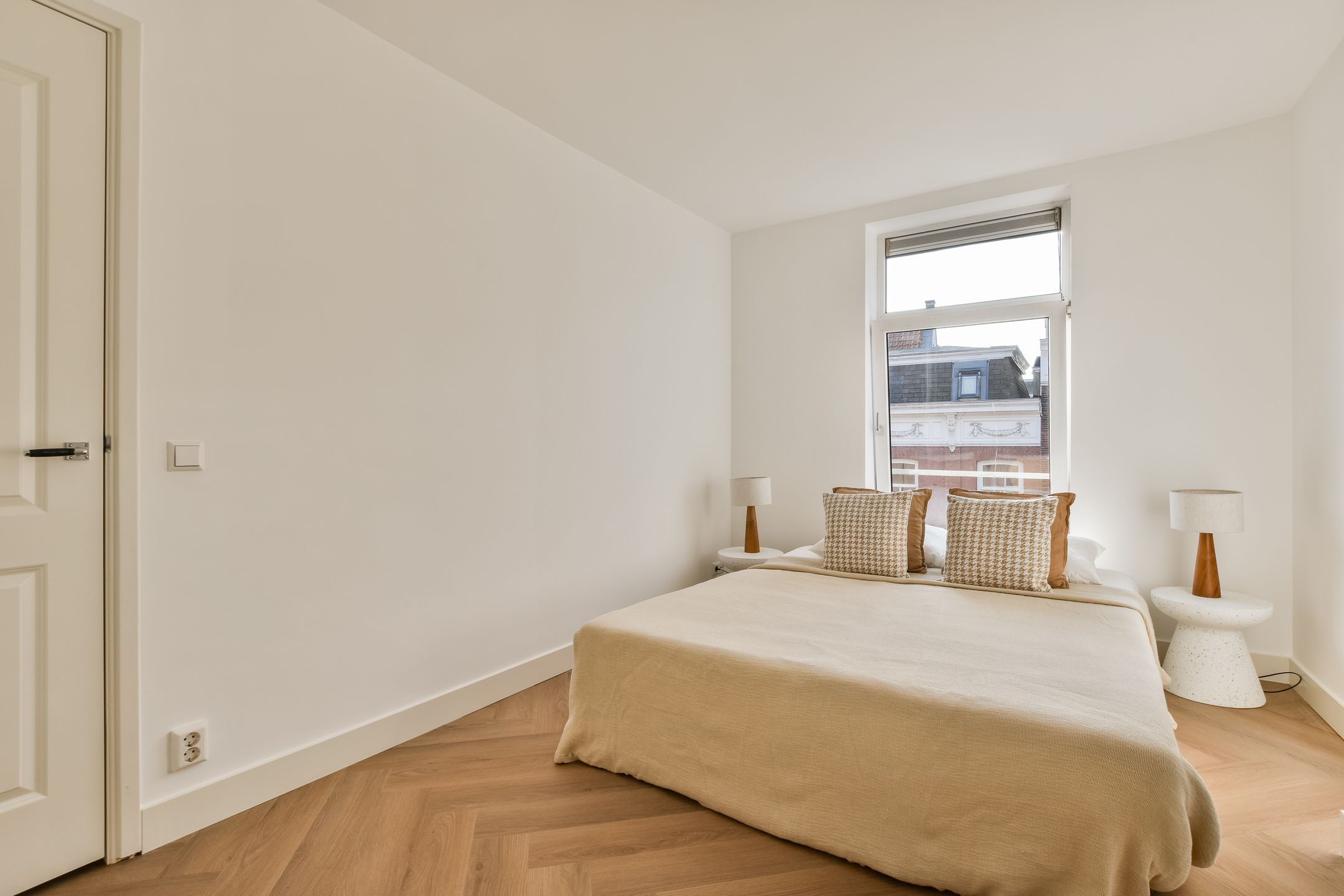 Bright Corner Apartment with Sarphatipark Views in De Pijp — 21
