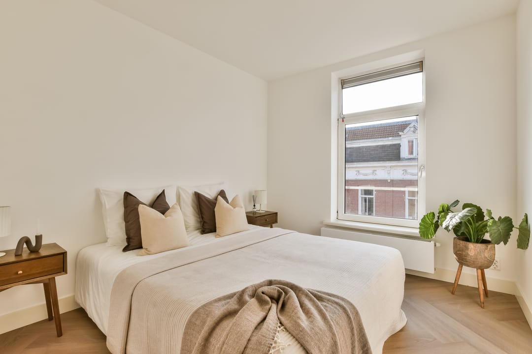 Bright Corner Apartment with Sarphatipark Views in De Pijp — 13