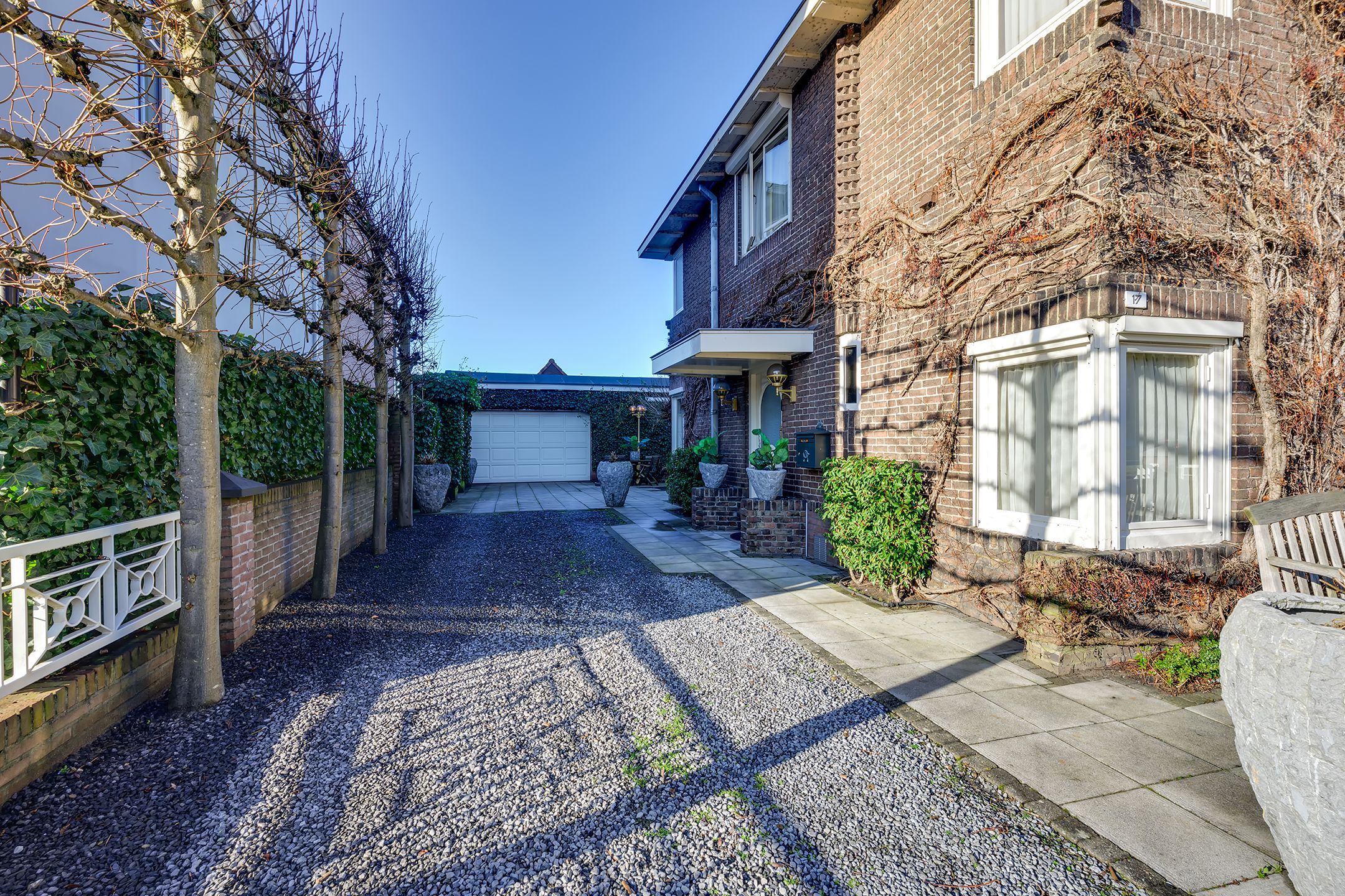 Characterful 1930s Semi-Detached Home with Versatile Annex Building Near the Harbor — 15
