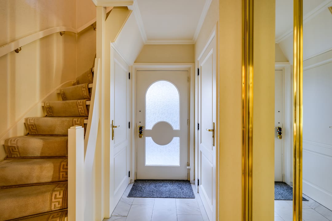 Characterful 1930s Semi-Detached Home with Versatile Annex Building Near the Harbor — 17