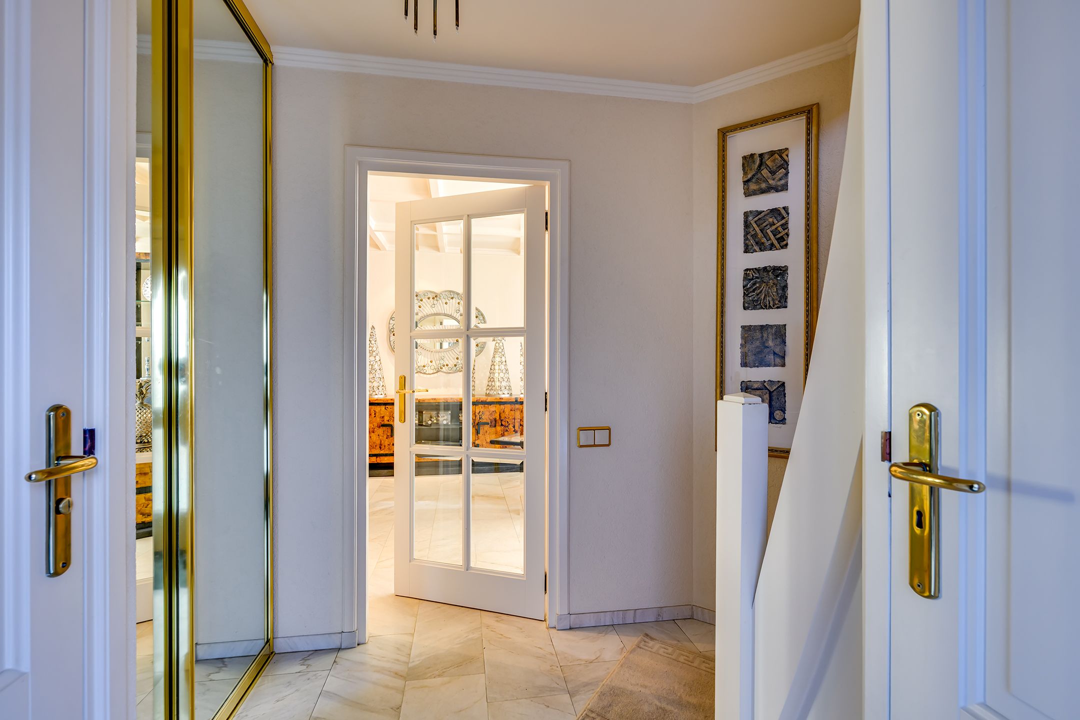 Characterful 1930s Semi-Detached Home with Versatile Annex Building Near the Harbor — 18