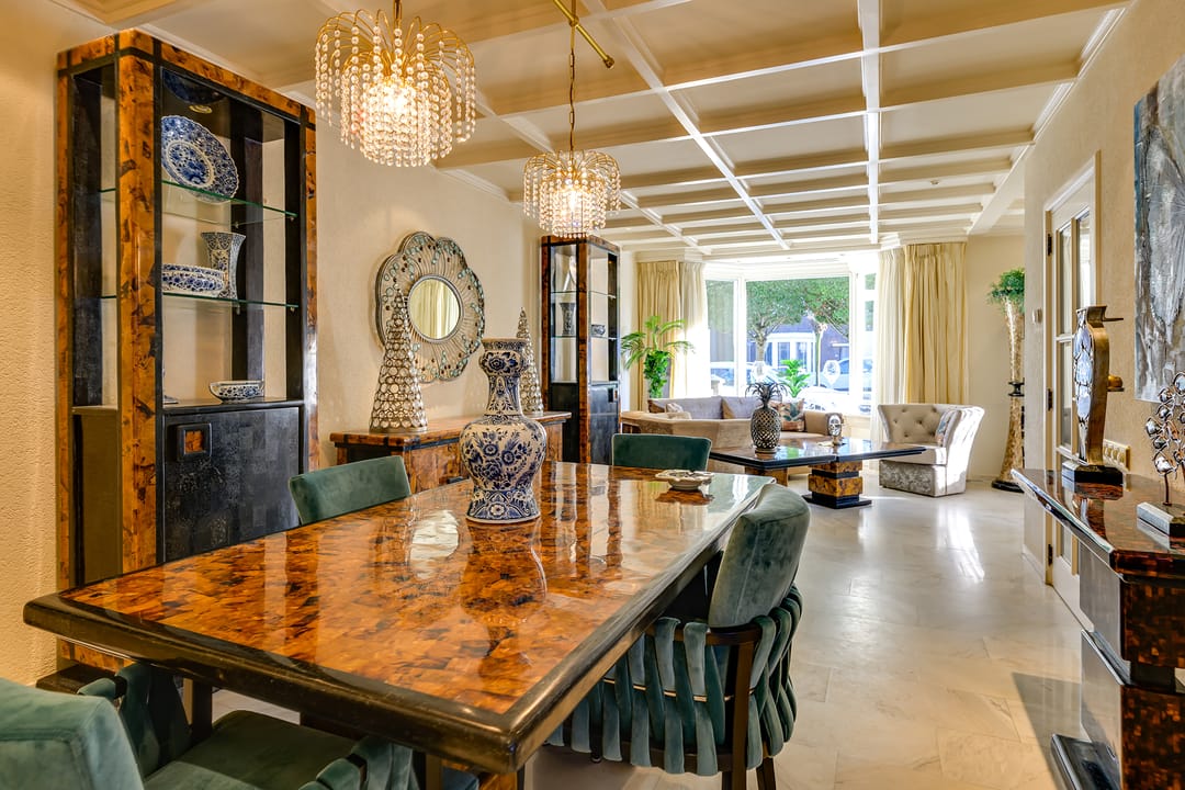 Characterful 1930s Semi-Detached Home with Versatile Annex Building Near the Harbor — 25