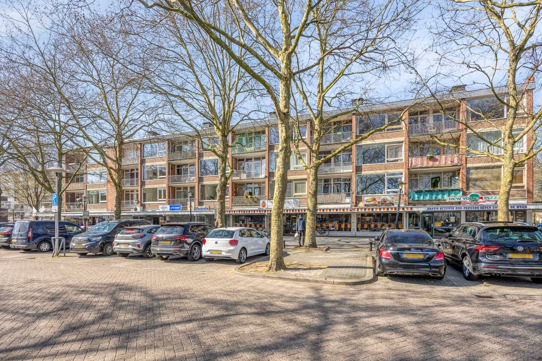 Spacious Three-Bedroom Apartment in Vibrant Utrecht Neighborhood — 25