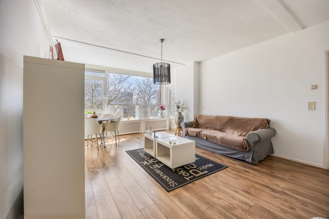 Spacious Three-Bedroom Apartment in Vibrant Utrecht Neighborhood — 13