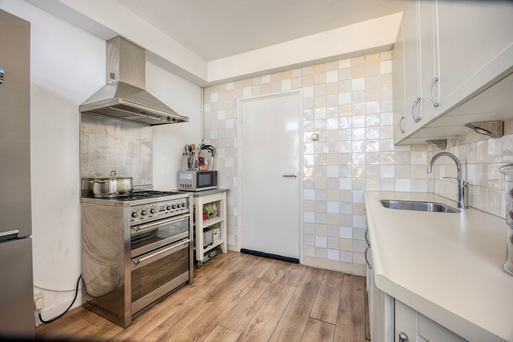 Spacious Three-Bedroom Apartment in Vibrant Utrecht Neighborhood — 14