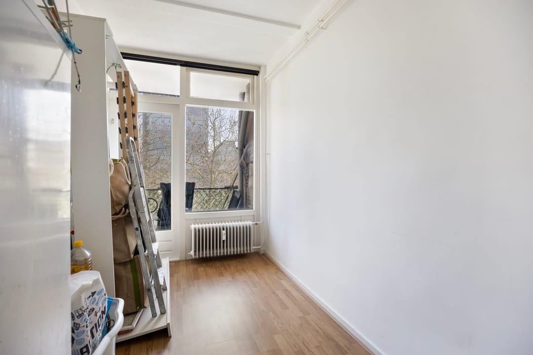 Spacious Three-Bedroom Apartment in Vibrant Utrecht Neighborhood — 22
