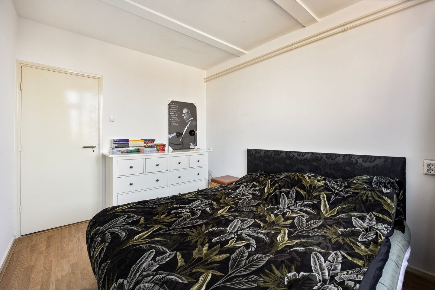 Spacious Three-Bedroom Apartment in Vibrant Utrecht Neighborhood — 19